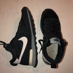 Nike Internationalist Mid sneaker